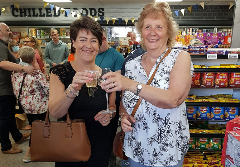 Newly revamped Nisa raises £500 for Memory Café | Nisa Retail