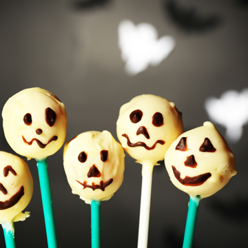 White chocolate Halloween cake pop